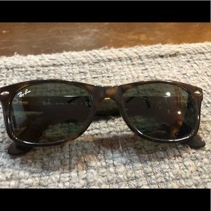 Ray ban New WayFarer Classic women’s sunglasses